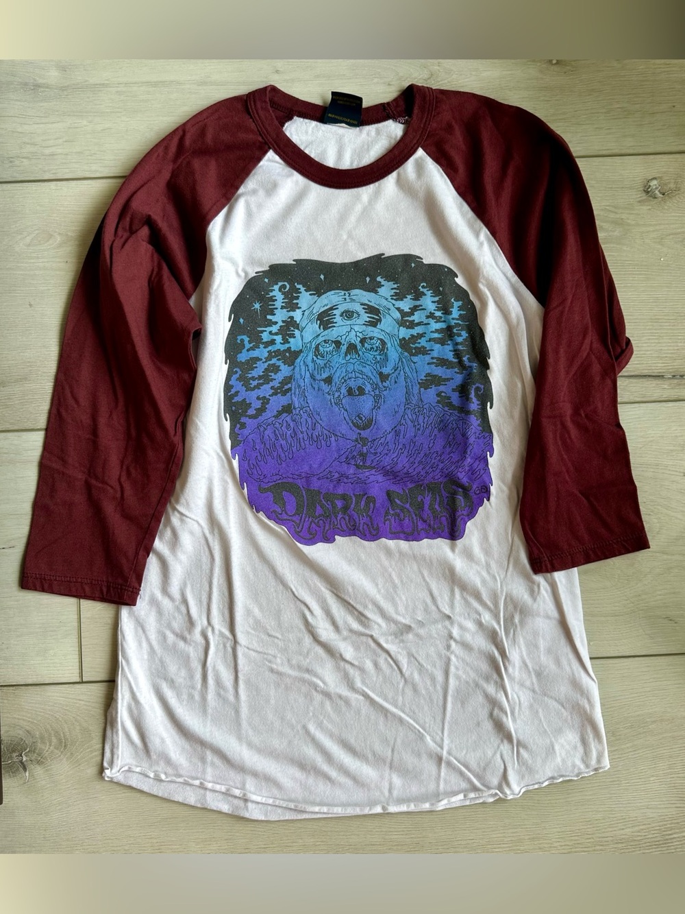 Dark Seas Skull Graphic Raglan Shirt // Size Small